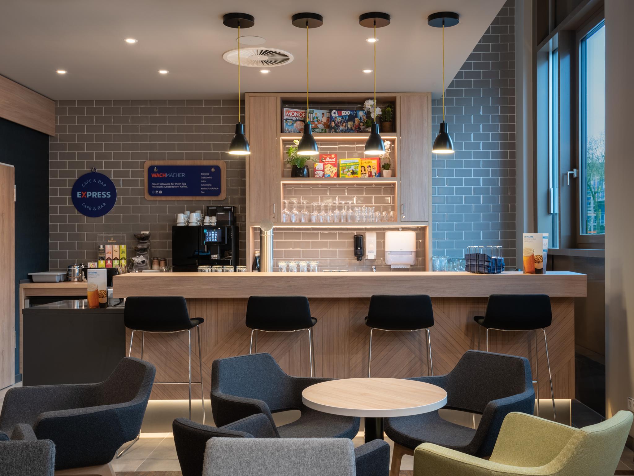 Holiday Inn Express & Suites - Potsdam By Ihg Exterior foto