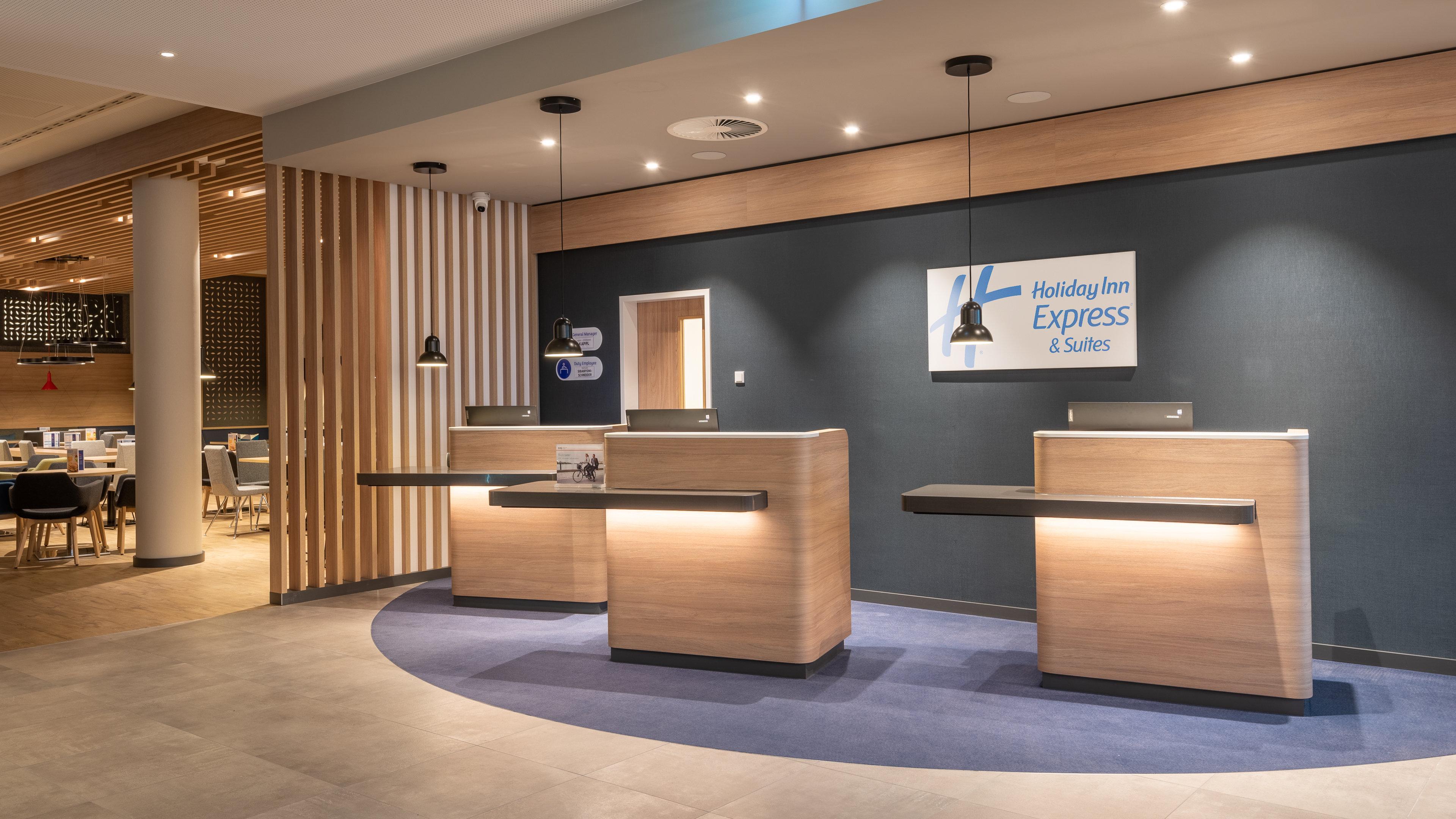 Holiday Inn Express & Suites - Potsdam By Ihg Exterior foto