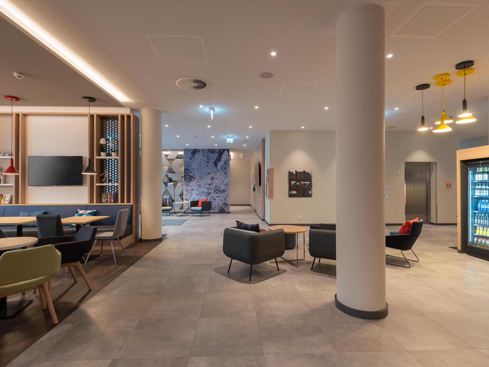 Holiday Inn Express & Suites - Potsdam By Ihg Exterior foto