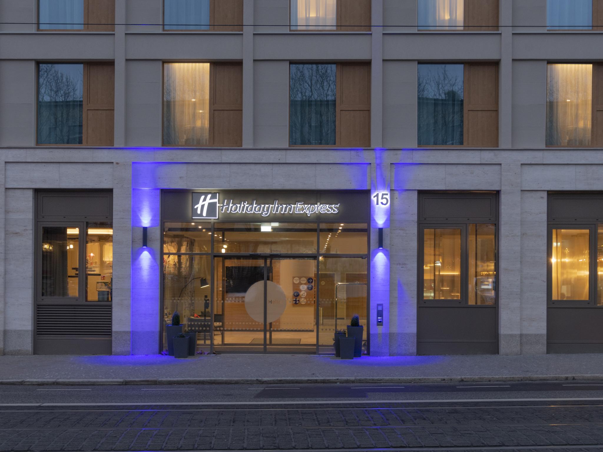 Holiday Inn Express & Suites - Potsdam By Ihg Exterior foto